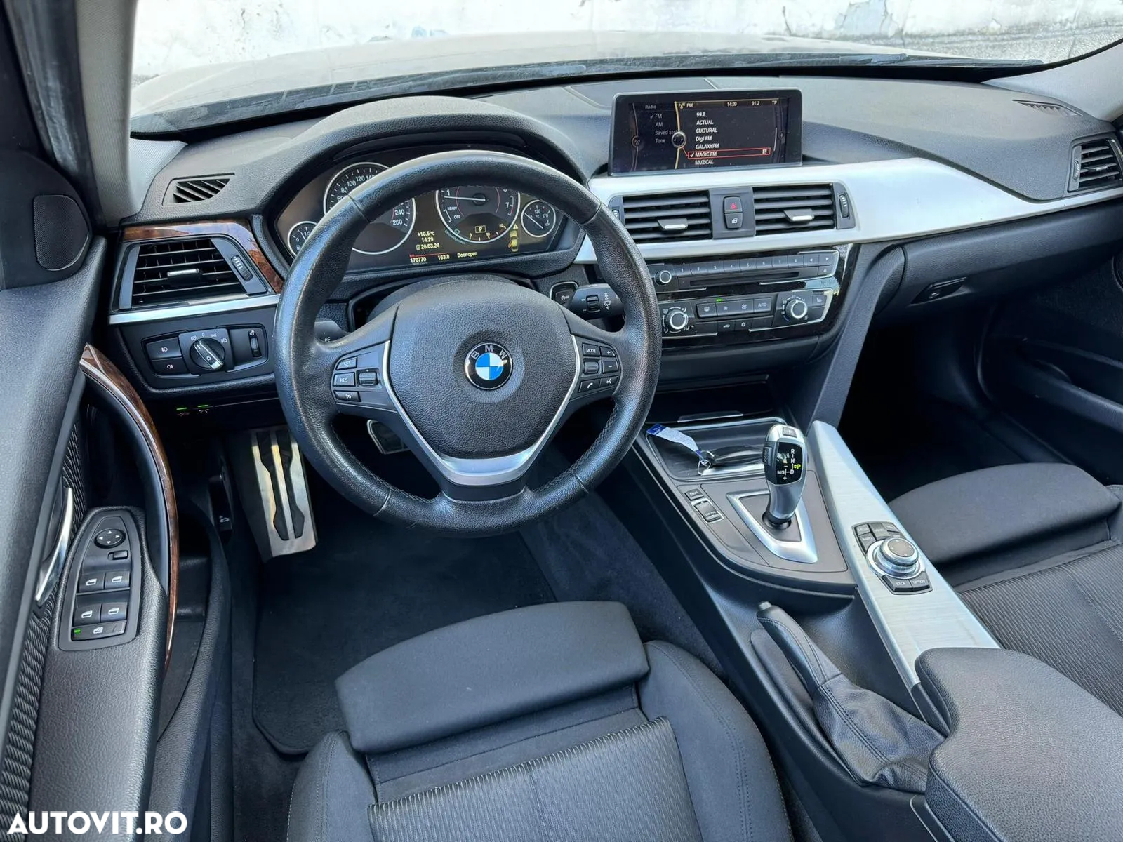 BMW Seria 3 320i Aut. Sport Line - 22