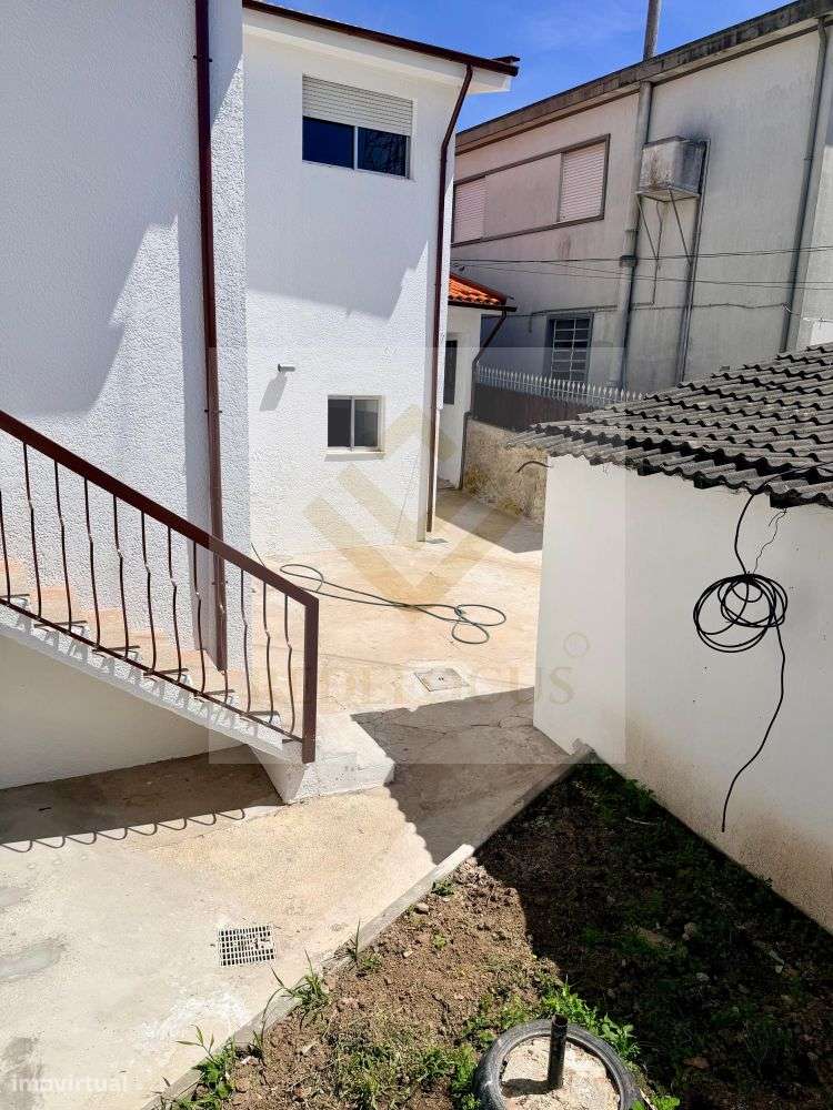 ​Moradia V5 Totalmente Restaurada no Centro de Escapães-24