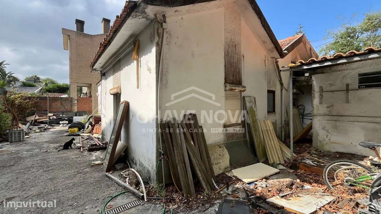 Espaço Comercial e Moradia Térrea a 5 Minutos da Praia de Francelos-5