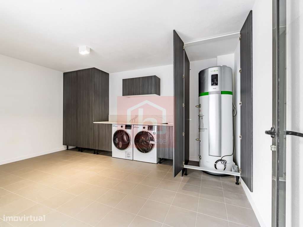 Moradia T4 geminada + Rooftoop em Alcochete-53