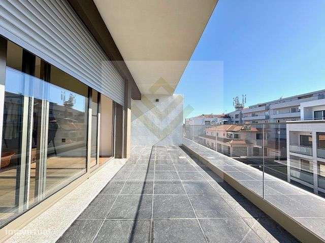 Moradia T4 de Luxo com Piscina e Jardim em Esmoriz-43