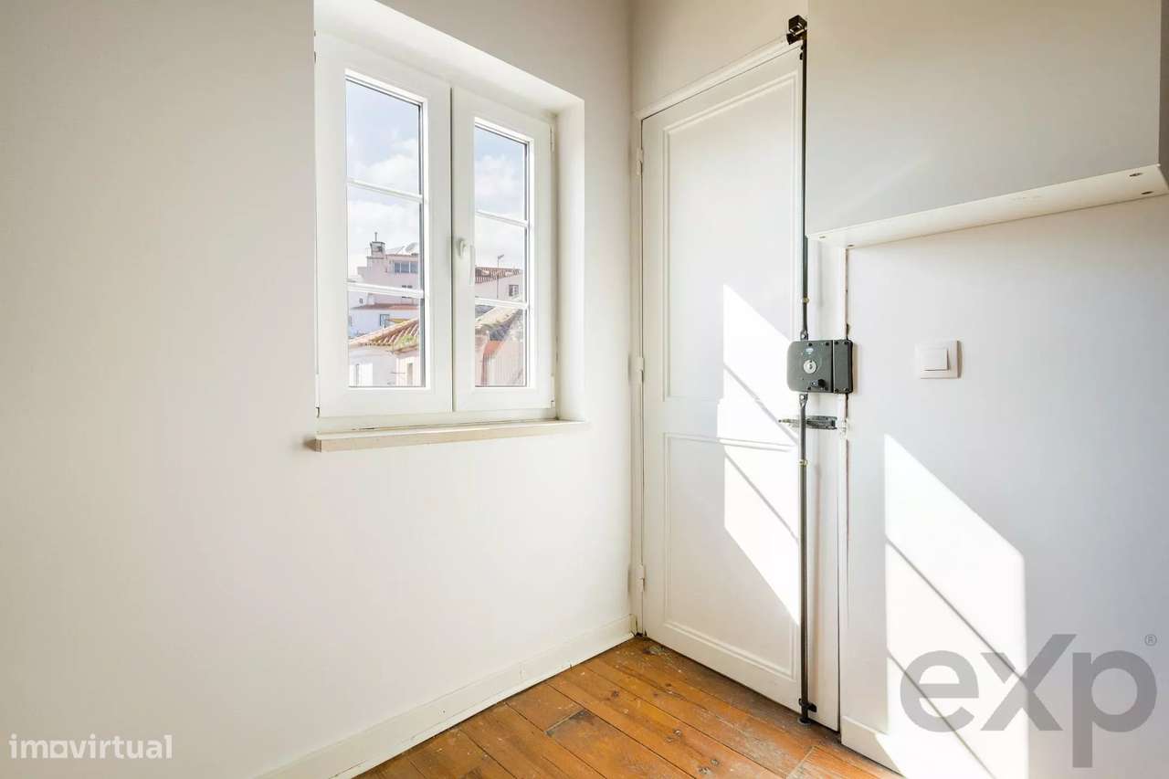 Apartamento T0 Mobilado com Mezanino em Alfama - Grande imagem: 4/25