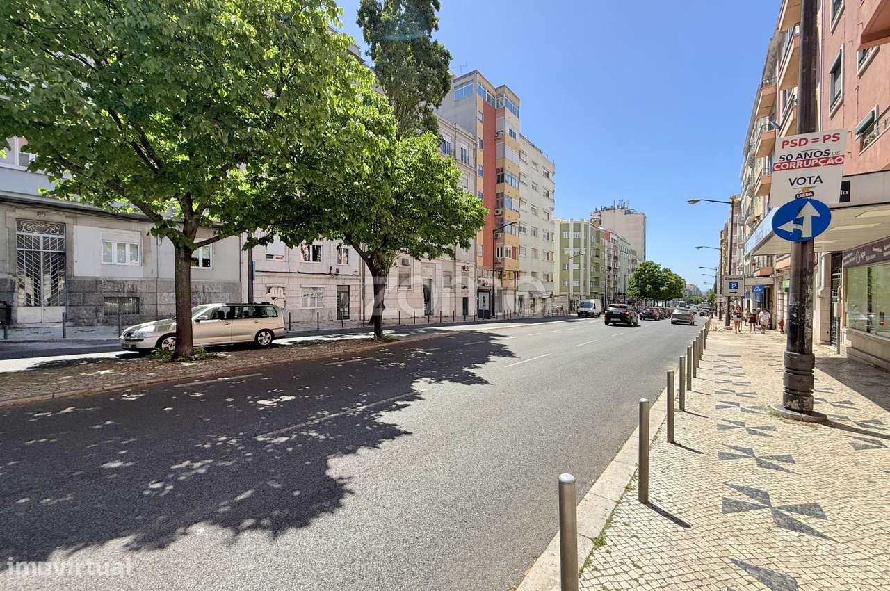 Apartamento T3 remodelado na Avenida Almirante Reis - Lisboa-29