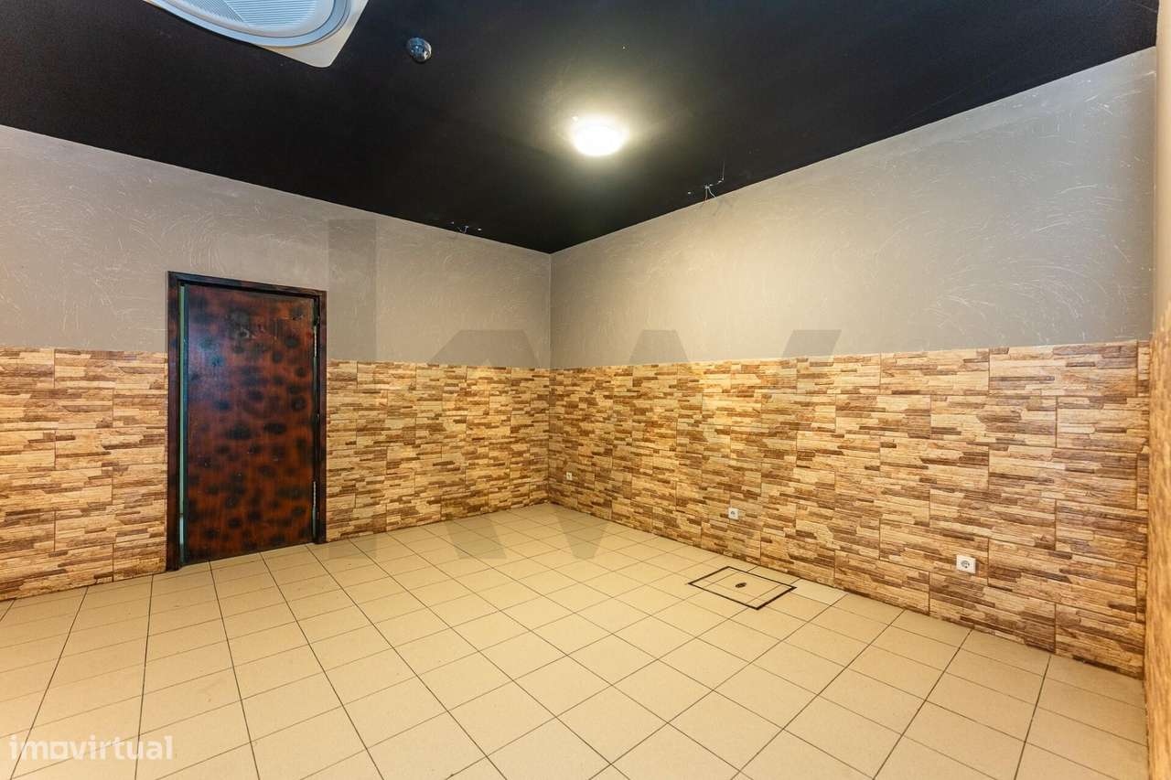 Vende-se Loja Comercial | 194 m2 | Madalena, Vila Nova de Gaia - Grande imagem: 5/33