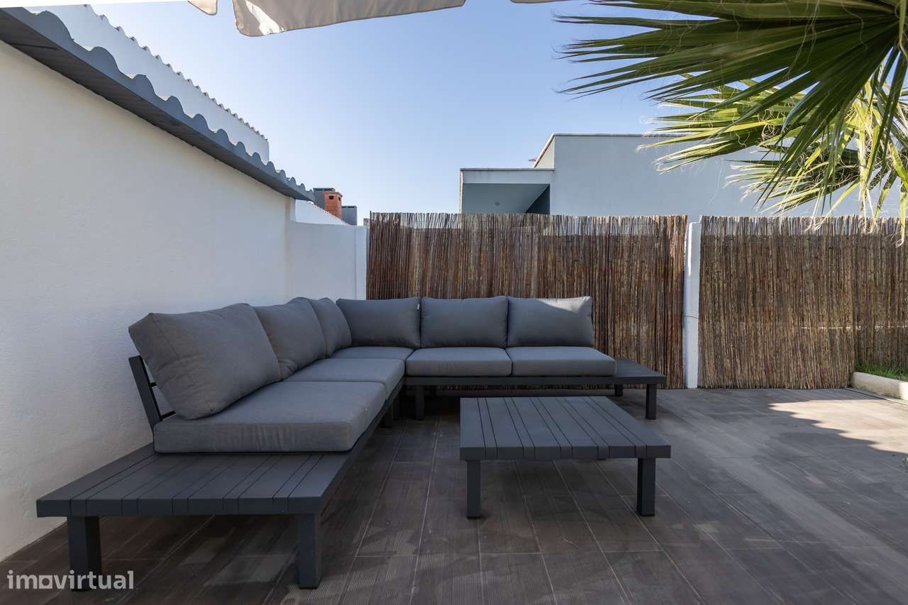 Fantástica moradia isolada T4 em Fernão Ferro-27