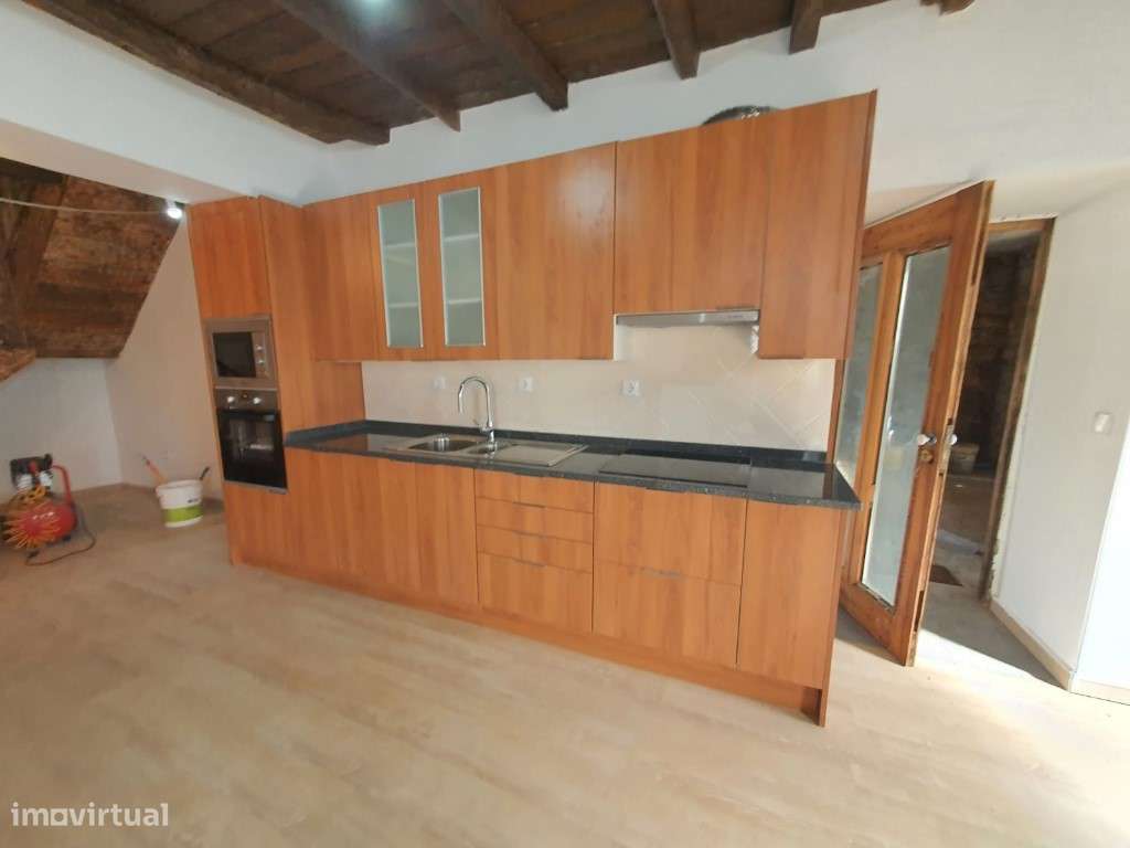 Moradia V4 em pedra totalmente remodelada - Amoreira Fundeira, Pamp... - Grande imagem: 4/21