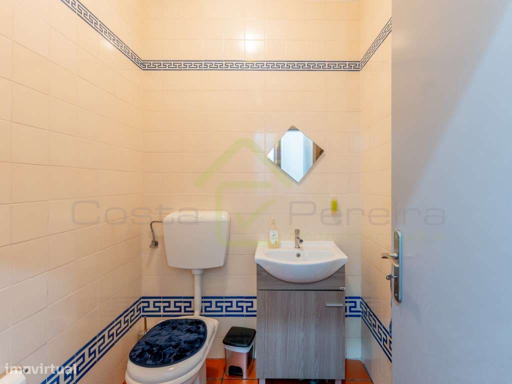 Quintinha com piscina inserida em terreno com 2950 m2-35