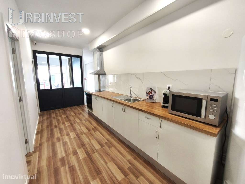 Loja Comercial Totalmente Remodelada no Centro de Quarteira, Algarve - Grande imagem: 4/32