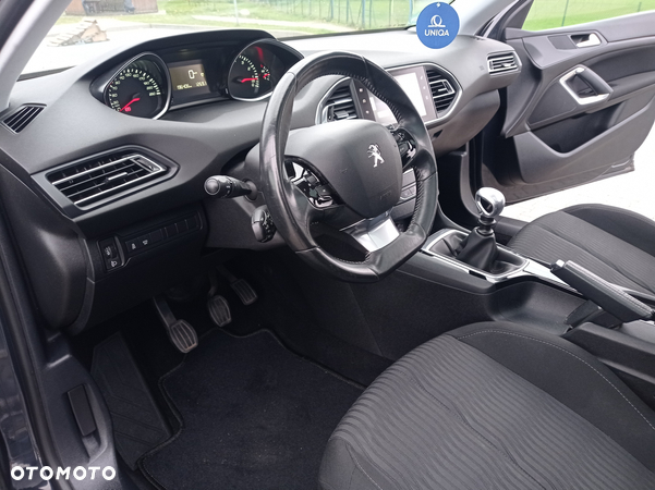 Peugeot 308 1.2 PureTech Allure S&S - 23