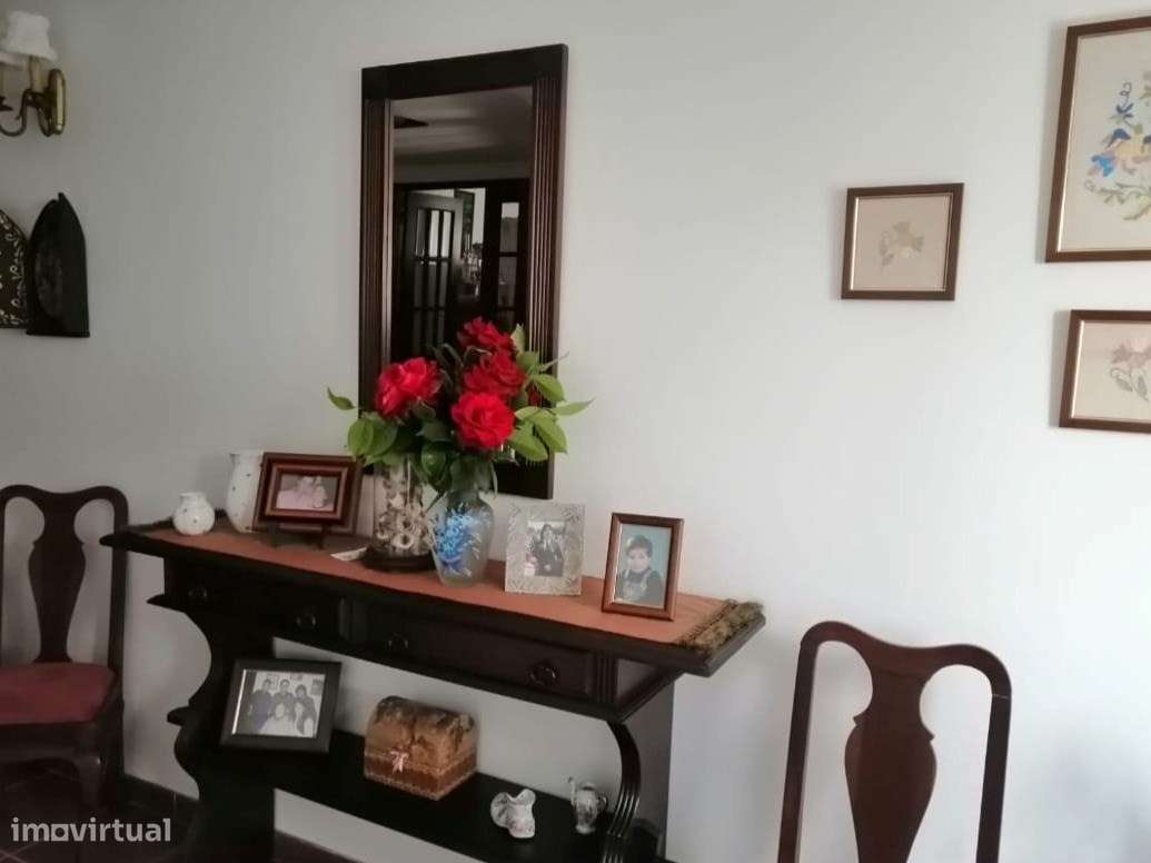 Moradia de Grande Dimensão com Potencial Habitacional, Turístico e de-38