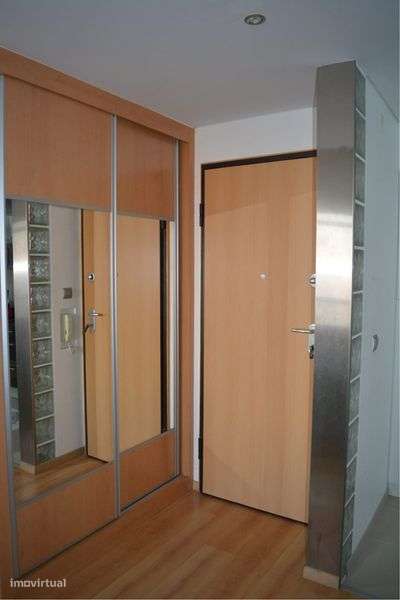 T1 Amadora remodelado 7 minutos pé da CP e metro vista top zona calma - Grande imagem: 5/12