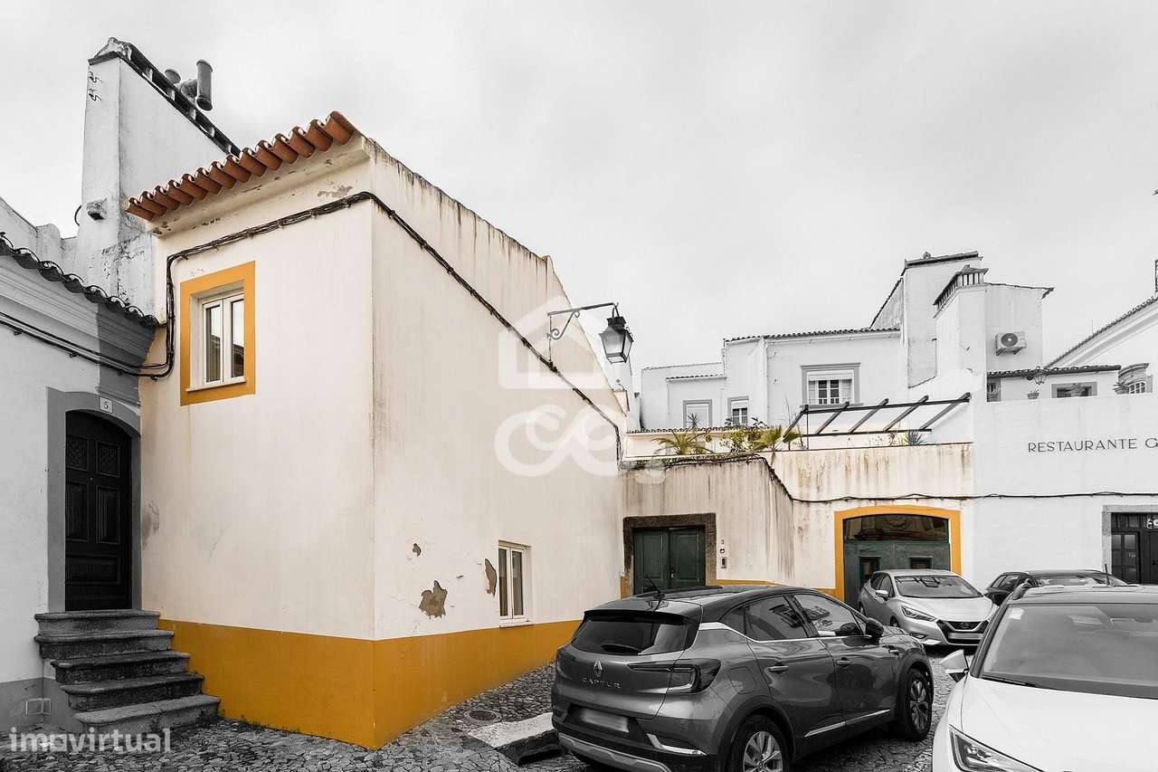 Moradia de luxo com 3 suites, pátio e varandas junto aos Meninos da Gr-51