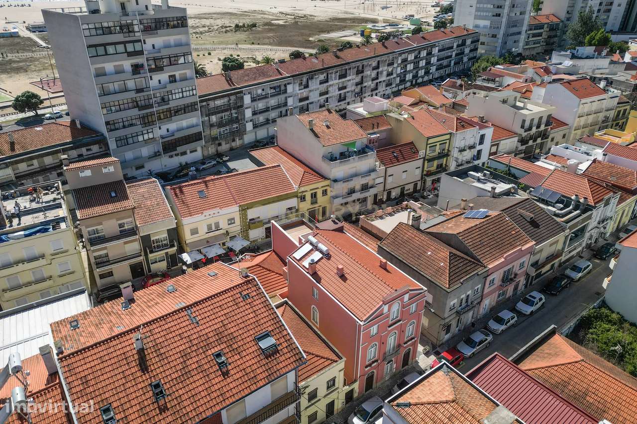 Edifício reabilitado e transformado em hospedagem com restaurante - Grande imagem: 3/60
