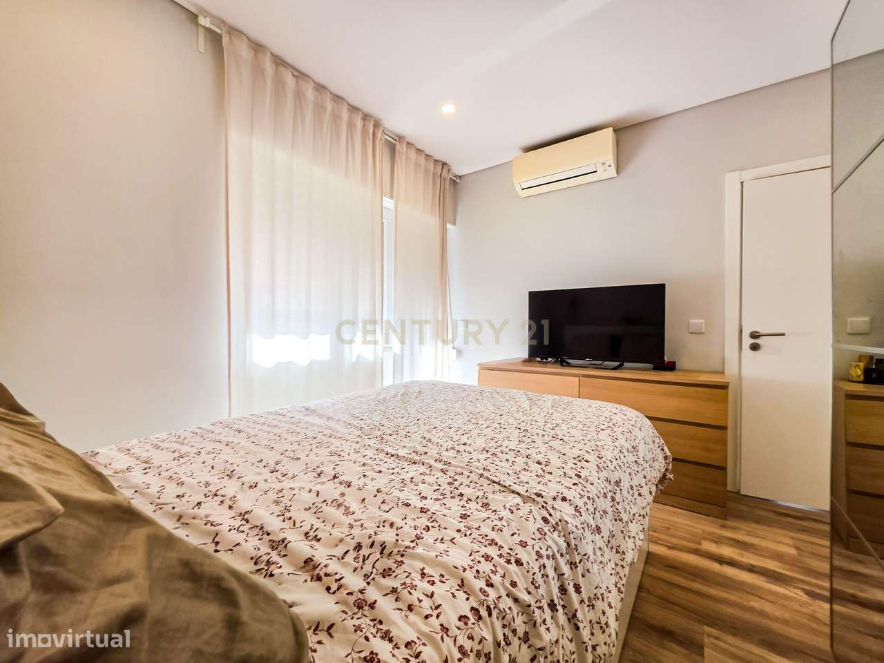 Apartamento Renovado com três Frentes em Verderena, Barreiro-13