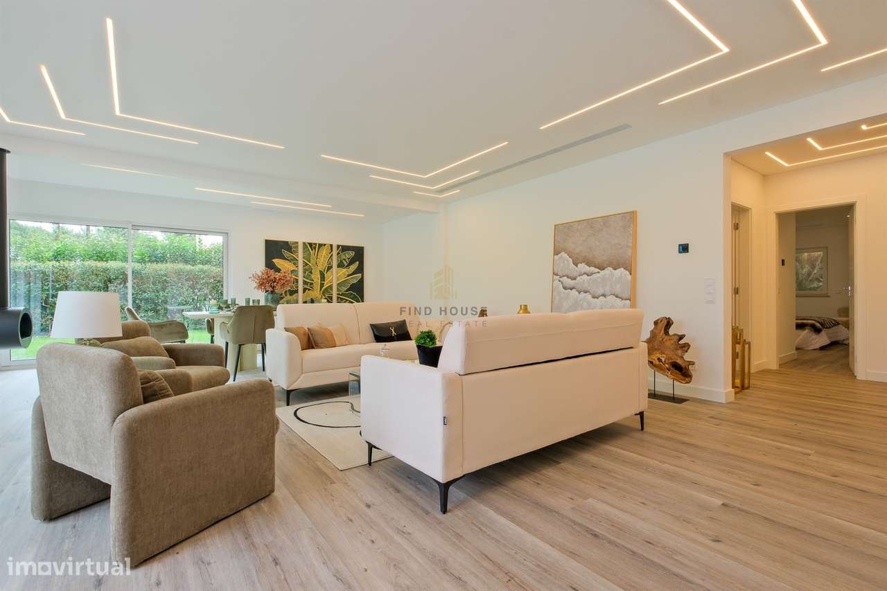 Moradia T4 de Luxo Totalmente Remodelada na Herdade da Aroeira-15