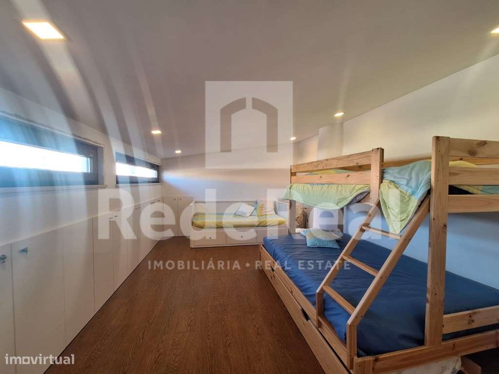 Moradia T3 + 1 com Piscina Privada e Boas Áreas no Coração de Albuf...-50