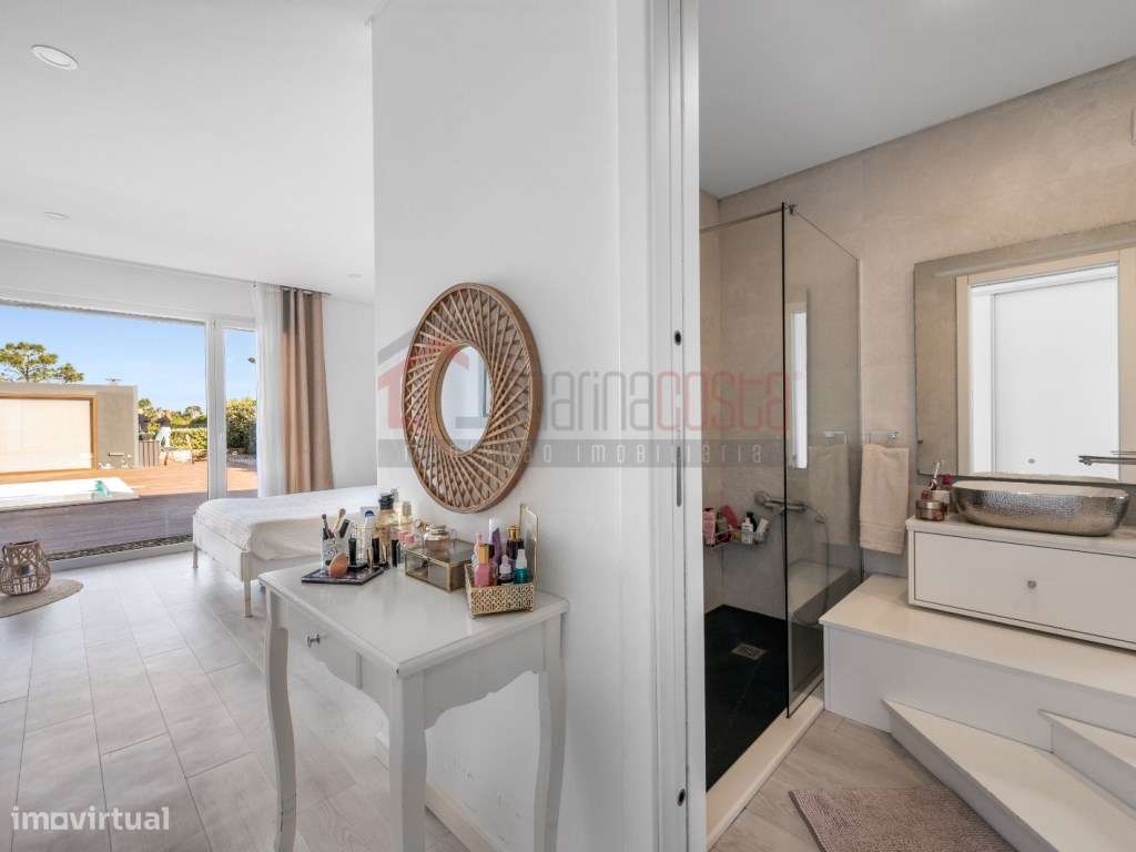 Moradia de Luxo T3 com Piscina e Vista Mar-26