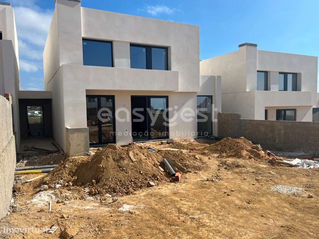 Moradia T4 em Condomínio Fechado, em construção, com garagem e jardim - Grande imagem: 4/46