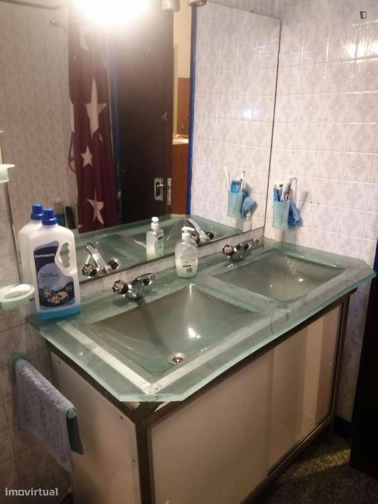 Quarto - localizado em Lisbon - Grande imagem: 5/6