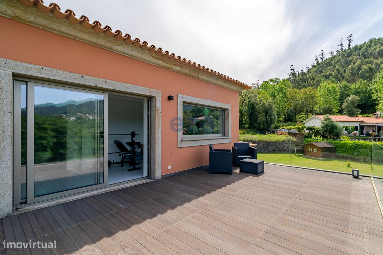 Moradia T5 em Balança, Terras de Bouro.-15