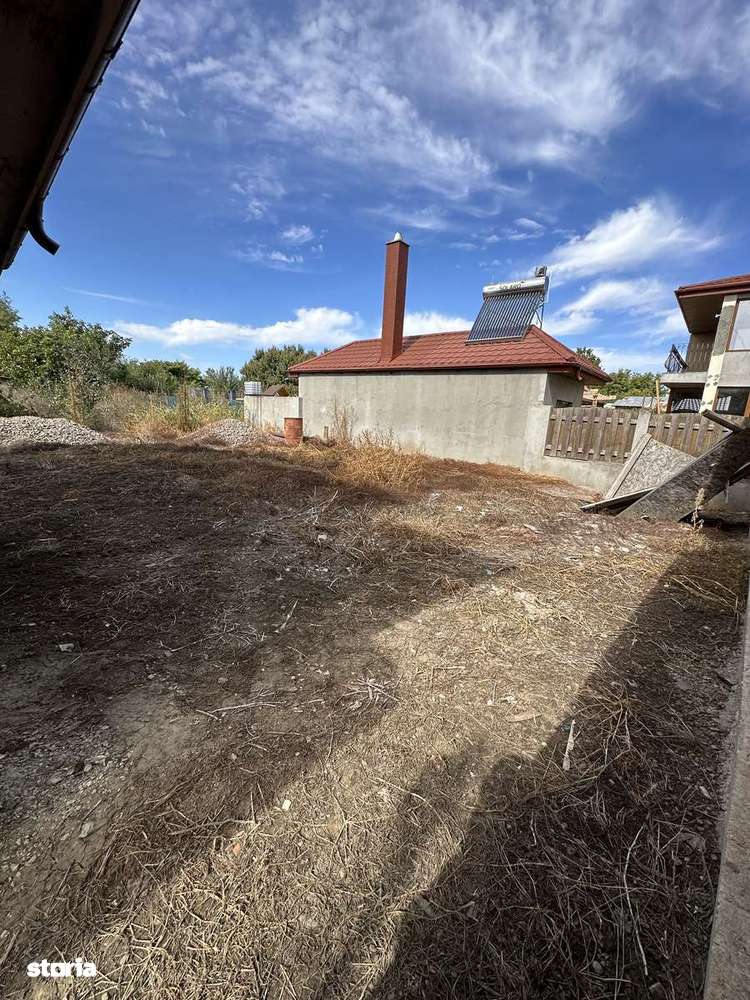 Casă cu 3 camere de vânzare în zona cazasu-15