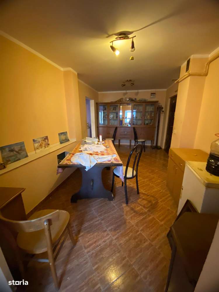 2 DECOMANDATE spatios, etajul 2, bloc 1985, centrala, Stefan cel Mare - Imagine principală: 5/14