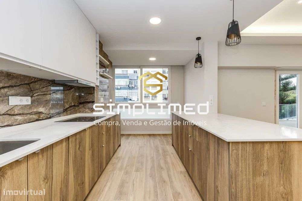 T4 de Luxo Totalmente Remodelado em Carnaxide-4