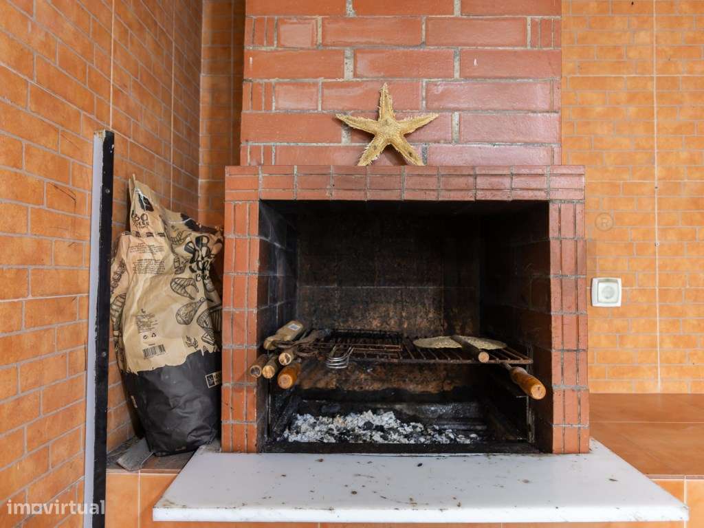 Moradia T3 com garagem, no Faralhão-32