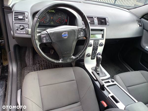 Volvo V50 D2 Momentum - 24