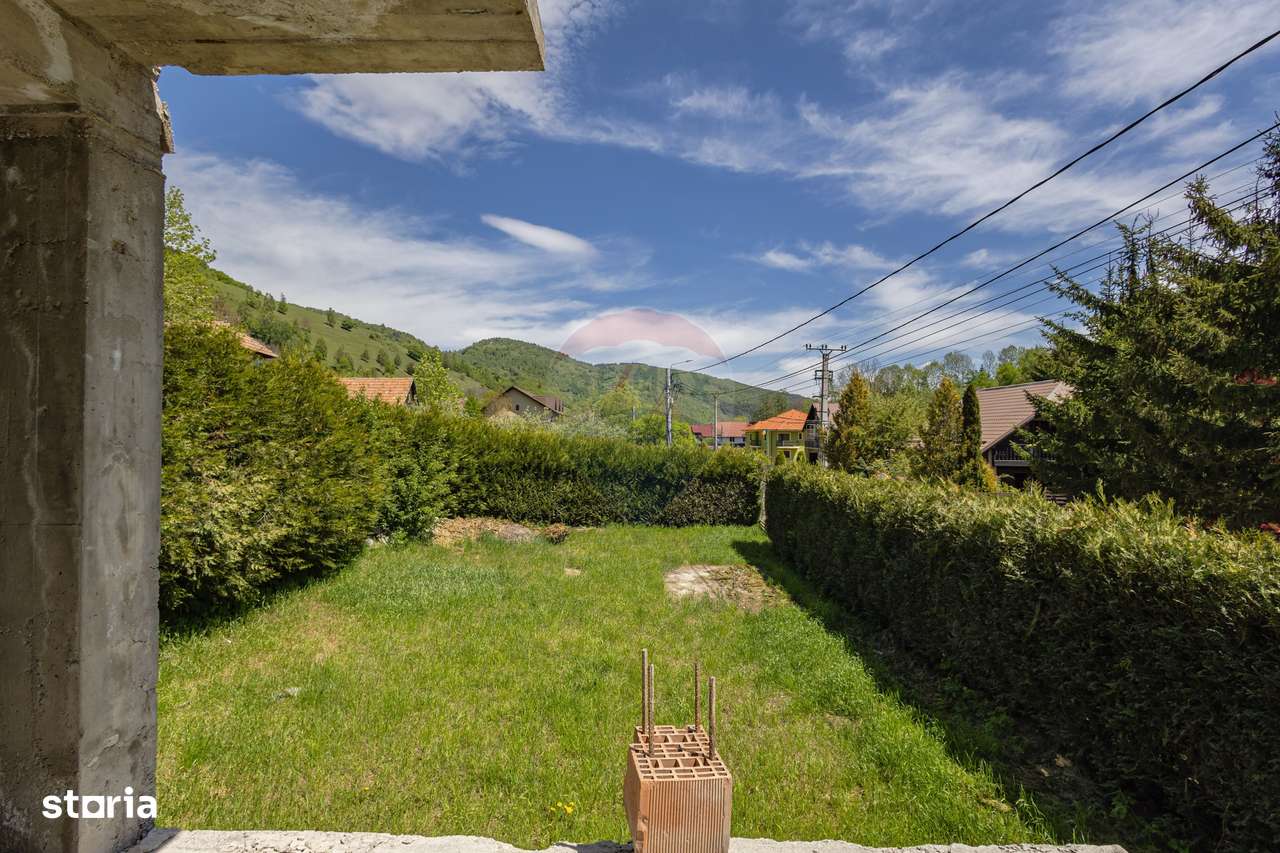 Casă / Vilă cu 8 camere / 7 bai de vânzare, Moieciu de Jos-5