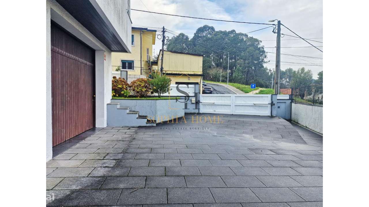 Moradia Independente T4+2 com 475 m²-5