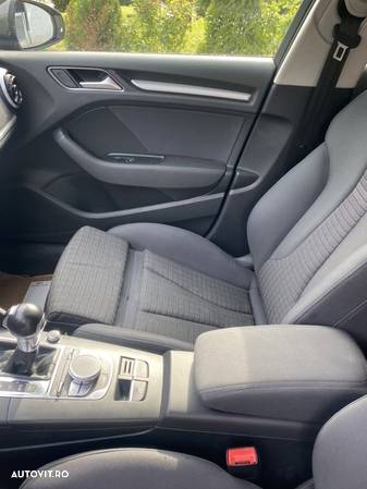 Audi A3 1.6 TDI Sportback S tronic - 18