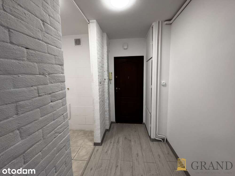 Kawalerka w centrum z balkonem-5