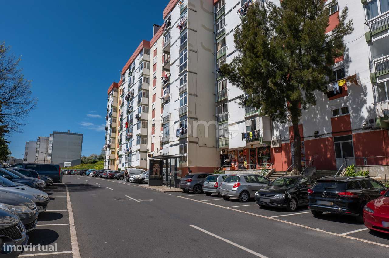 Apartamento T1+1 à venda Monte Abraão-3