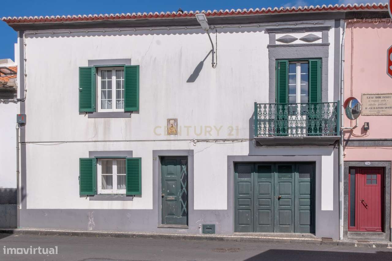Moradia T2 com Quintal no Centro da Ribeira Grande-0