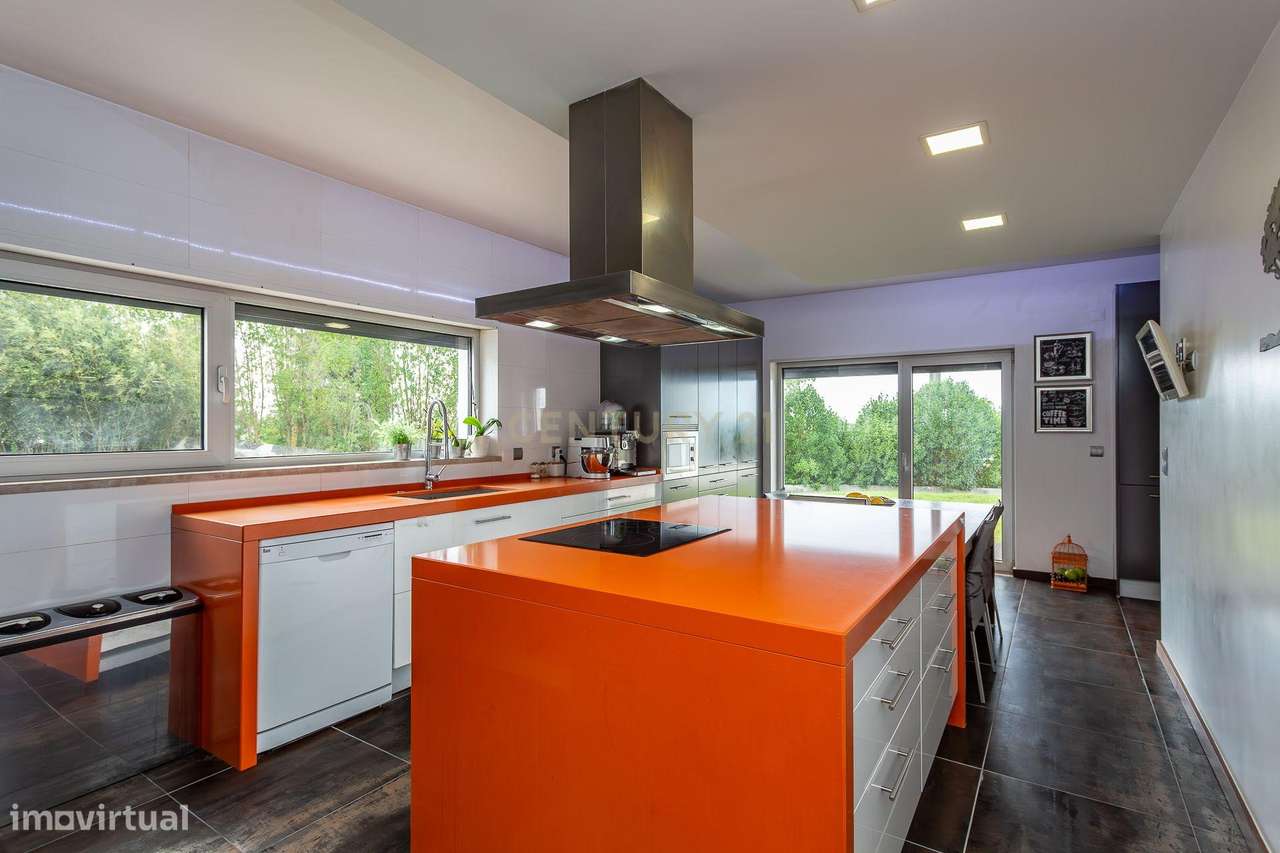 Moradia de Luxo Isolada com Piscina , elevador e Vista Desafogada – To - Grande imagem: 4/60