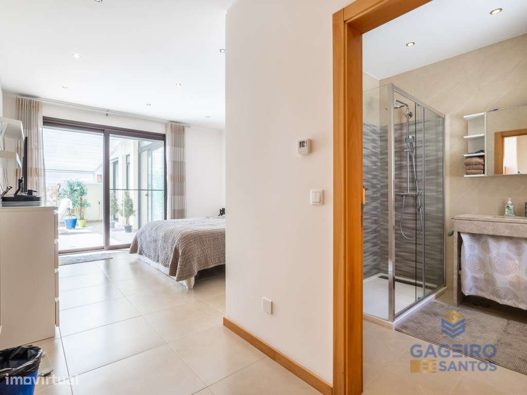 Moradia com piscina e terreno em São Martinho do Porto-34