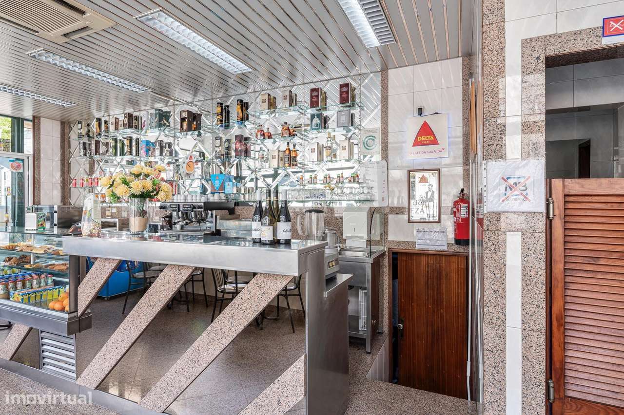 TRESPASSE de Cafeteria | 40m2 | 2 Montras | Estrada de Benfica-6