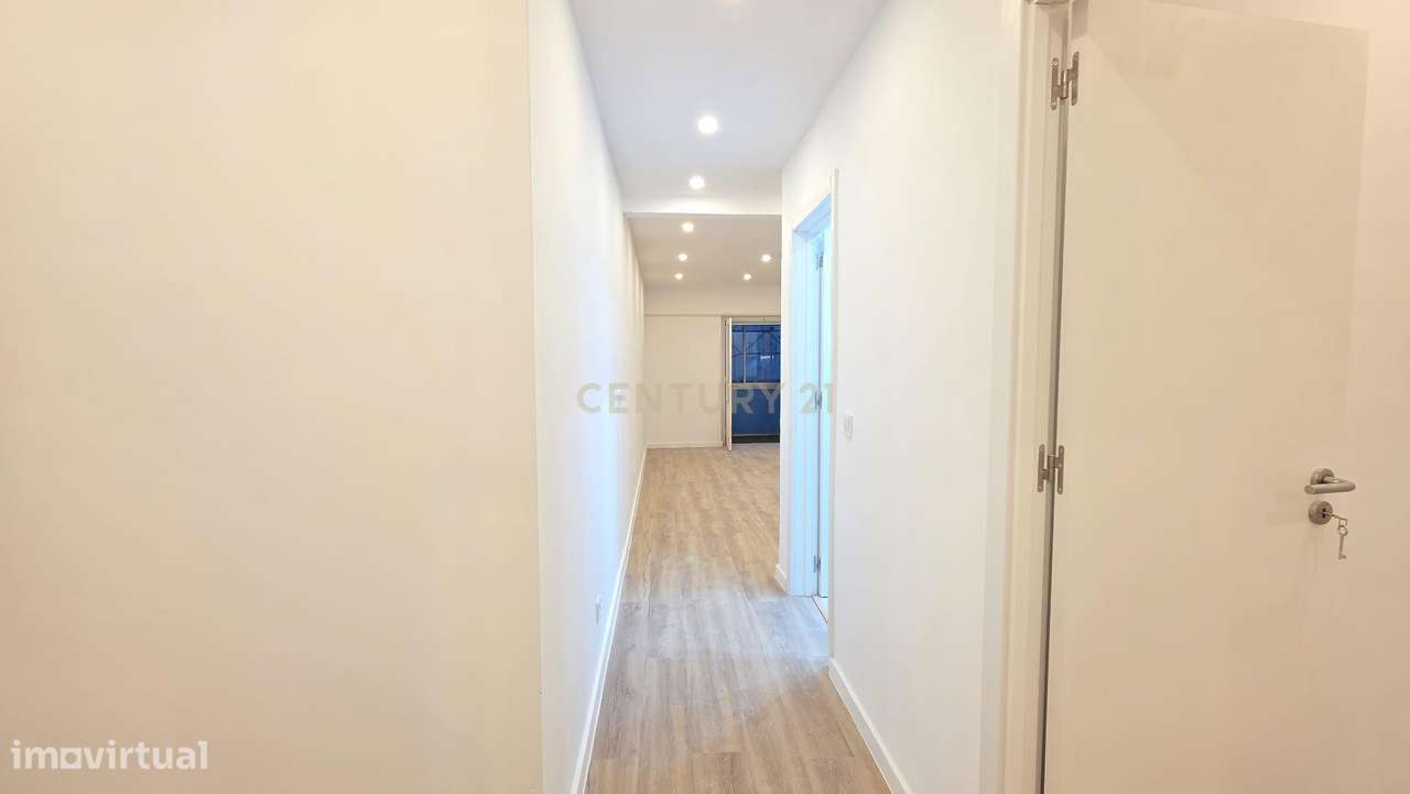 Apartamento T2 Renovado com Varandas em Santa Iria de Azoia, Loures - Grande imagem: 5/16