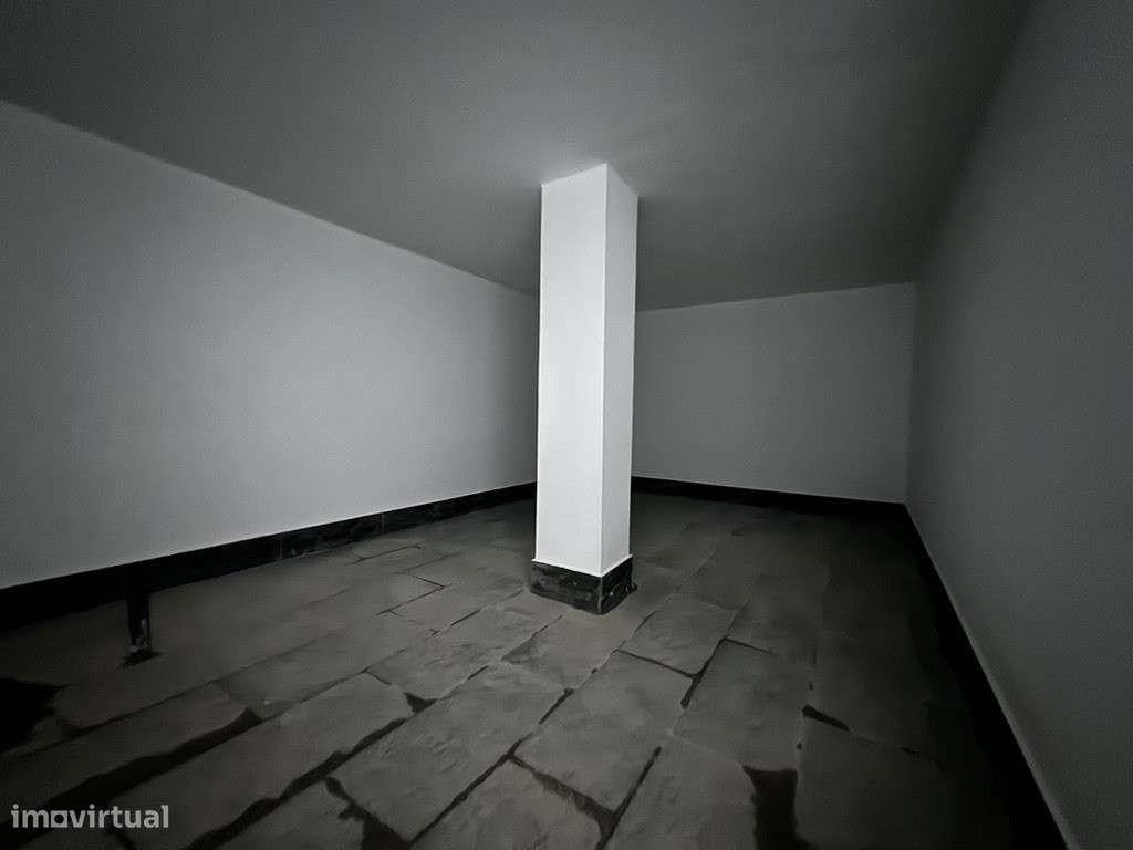 Moradia com 3 Suites, Garagem, Logradouro, Churrasqueira e Piscina-50