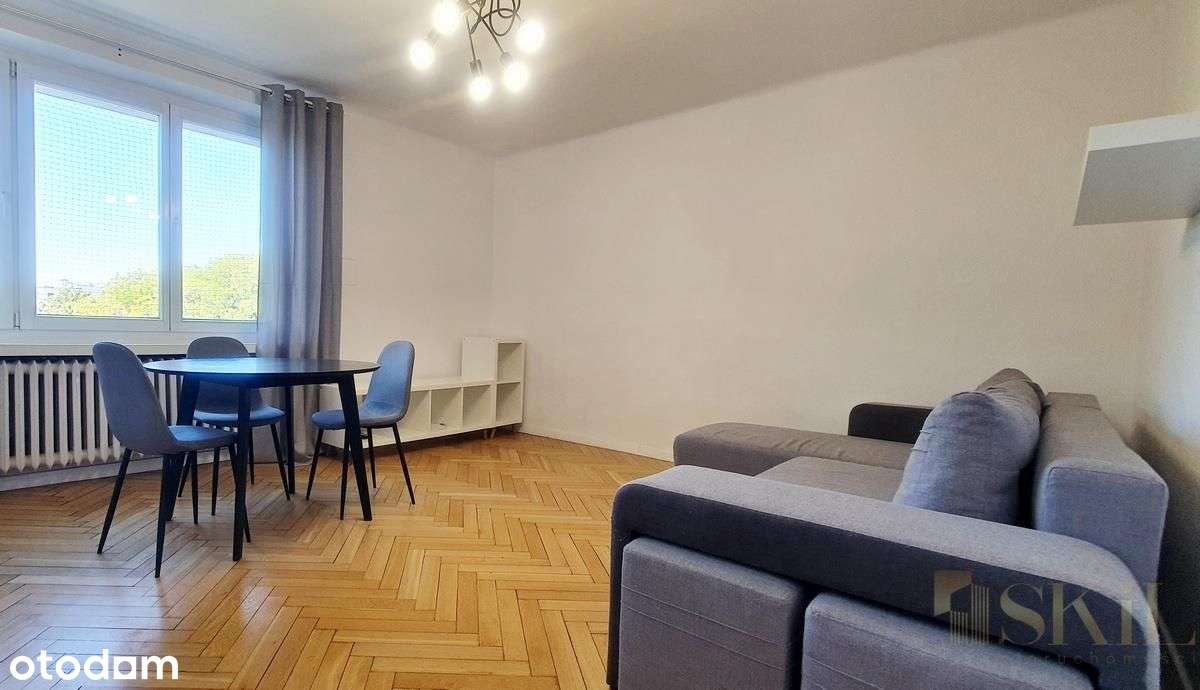 Przy dworcu Łódź Fabryczna, miejsce parkingowe. - Pełny obrazek: 1/14