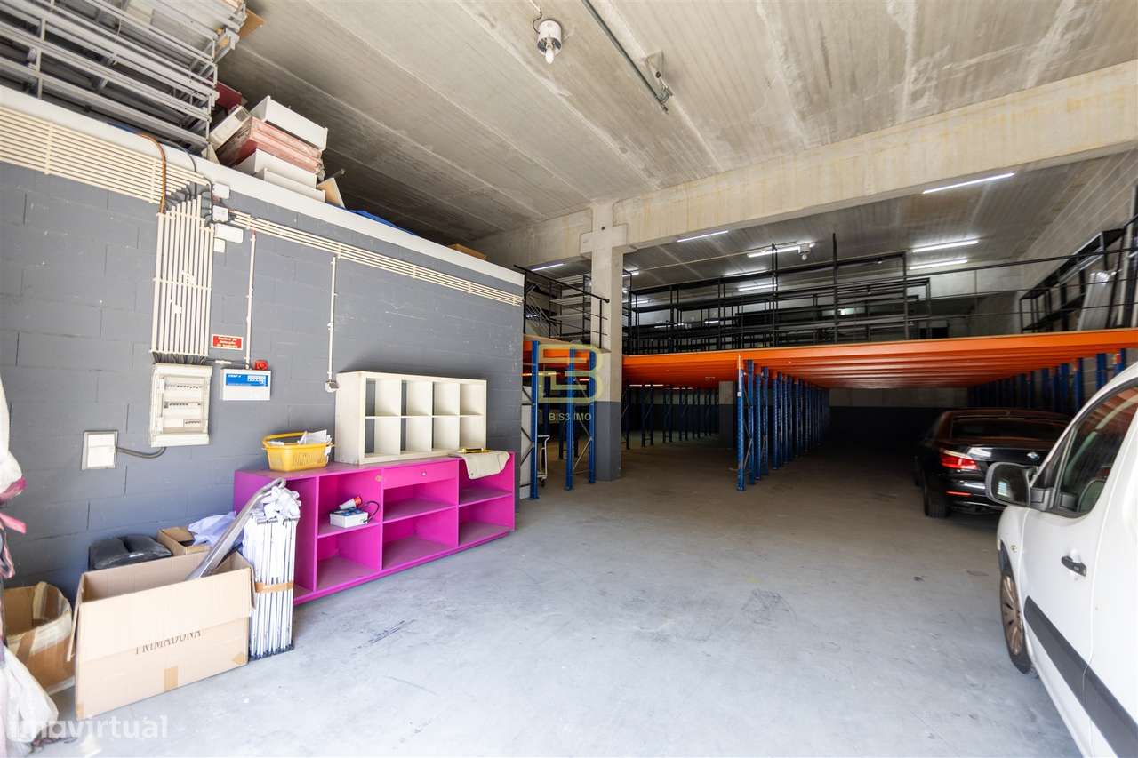 ARMAZÉM com 374m², para VENDA, na ZONA INDUSTRIAL de ERMESINDE-13