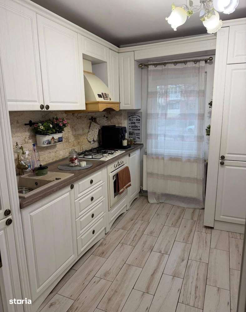 Apartament Cornitoiu 56 mp parter/4 cu balcon centrală mobilat-0