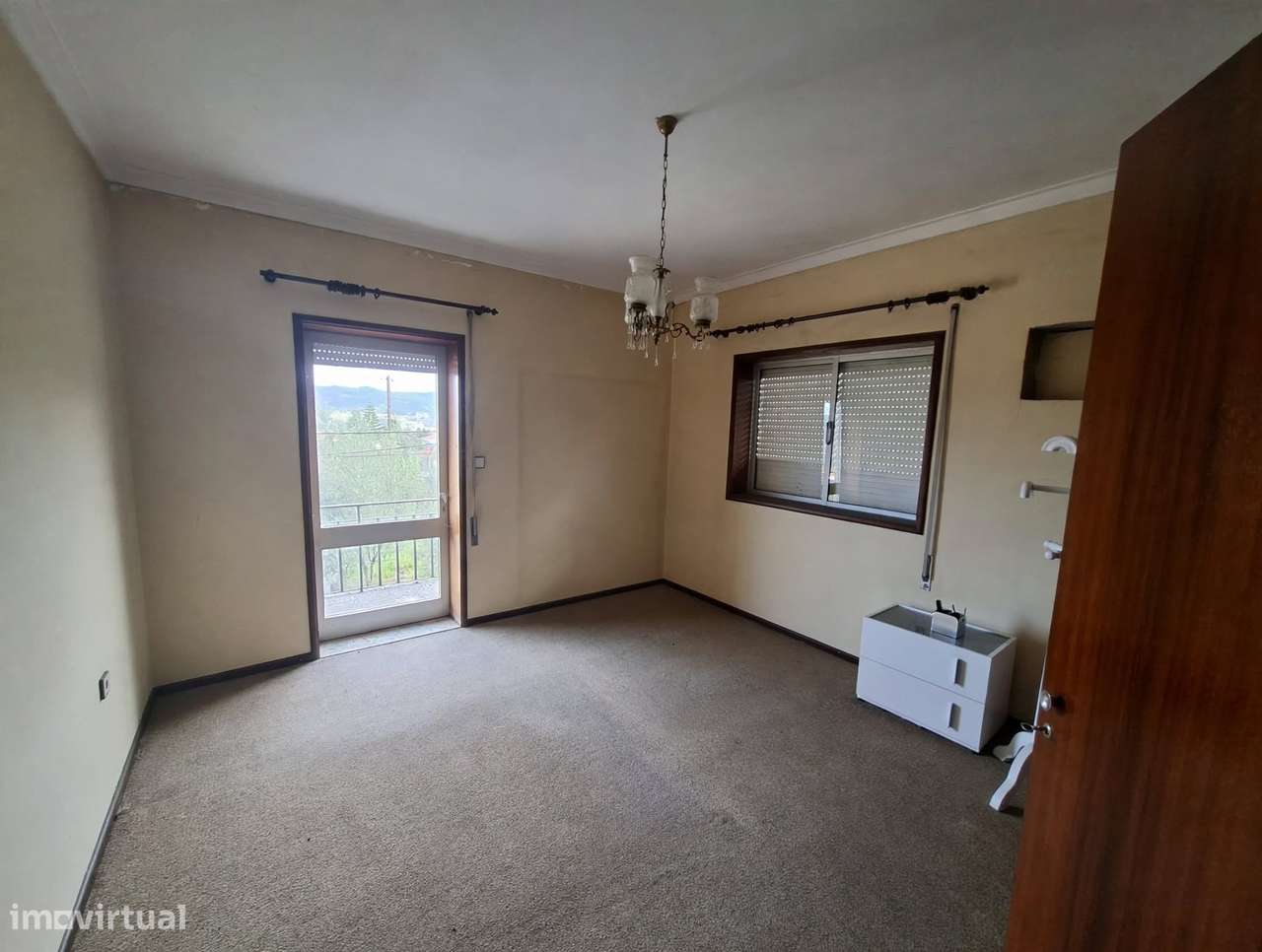 Moradia de 3 pisos com 1000m² de terreno, T3, 2 WC em Serafão, Fafe.-7