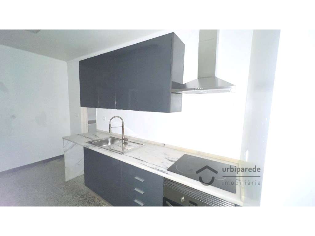 Apartamento T3, em Monte Abraão Queluz-9