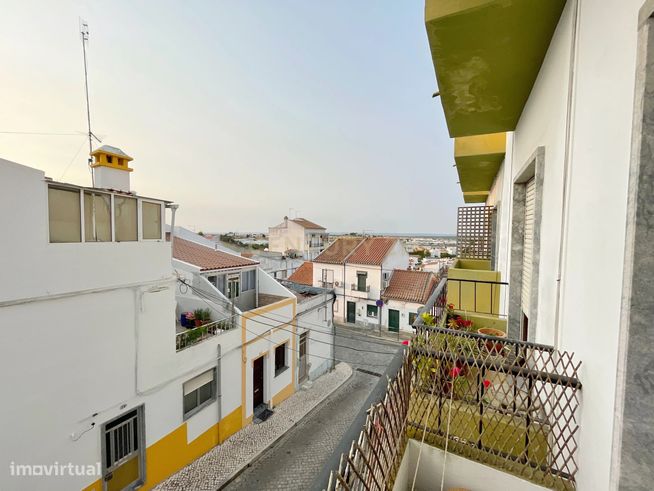 Apartamento T2 renovado em 2023-12