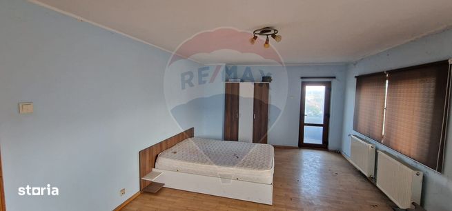 Vilă S+P+1E+M cu 7 camere de vânzare în TG. OCNA-3