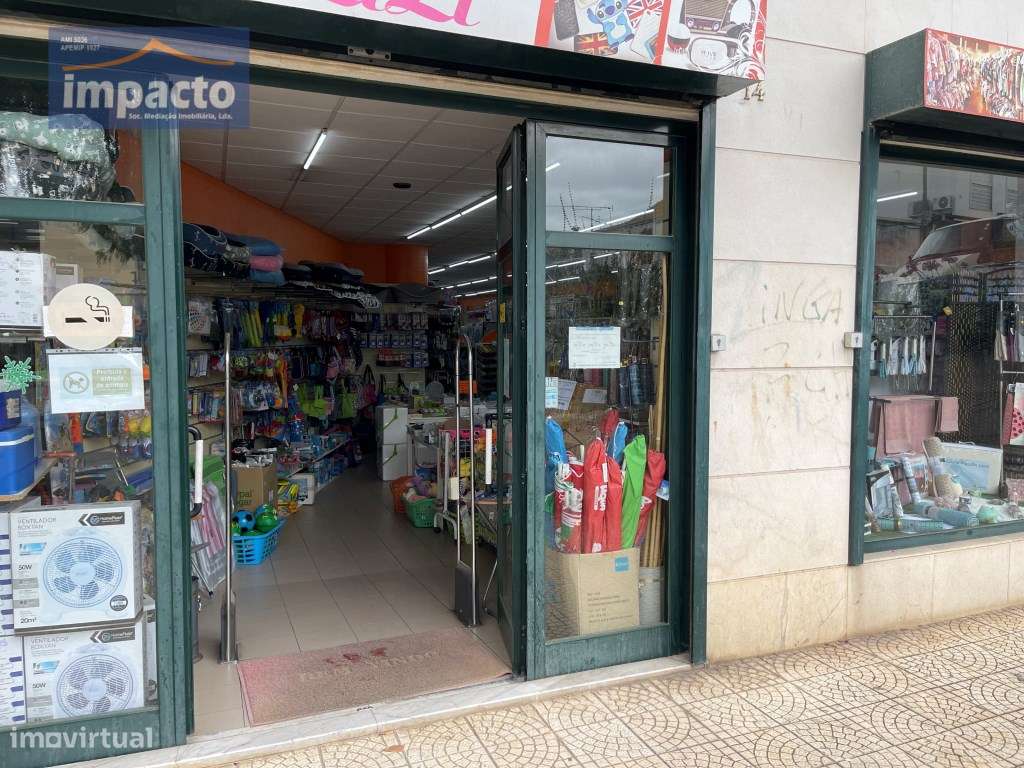 Loja 375 m2, c/ rendimento, Vialonga - Grande imagem: 4/5