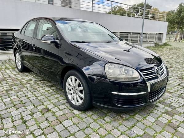 VW Jetta 1.6 TDi Confortline - 16