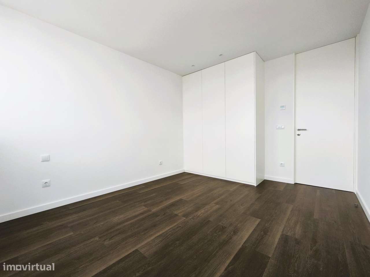 Apartamento T4 Novo (com Terraço e Centro Cidade)-24